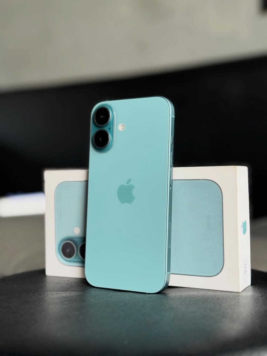 iPhone 16 Teal